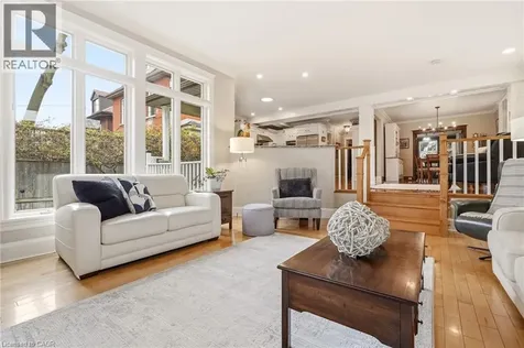 2116 Caroline Street Burlington ON L7R 1L8