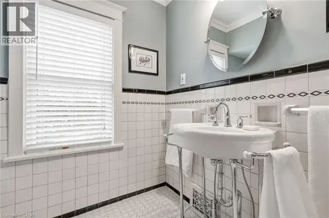 2116 Caroline Street Burlington ON L7R 1L8