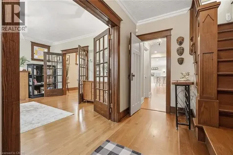 2116 Caroline Street Burlington ON L7R 1L8