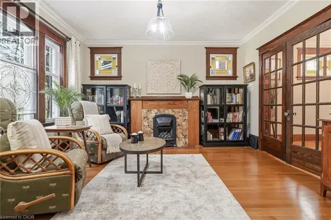 2116 Caroline Street Burlington ON L7R 1L8