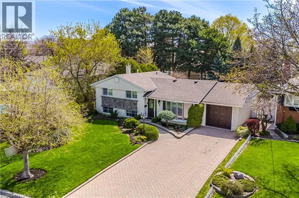3 Donata Drive Mississauga ON L5M 1T2
