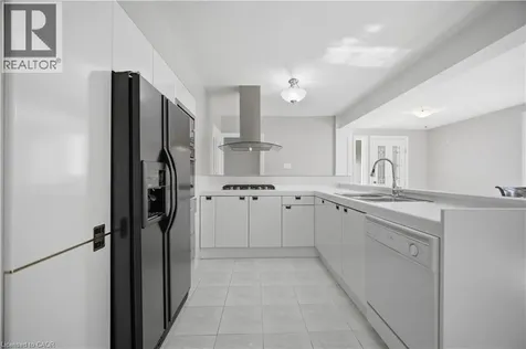 3 Donata Drive Mississauga ON L5M 1T2