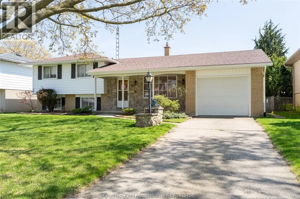22 Pembroke Crescent Chatham ON N7L 2J4