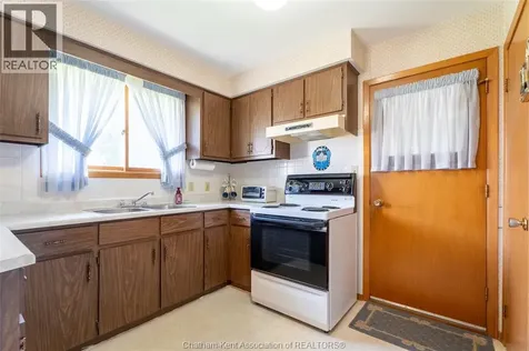 22 Pembroke Crescent Chatham ON N7L 2J4