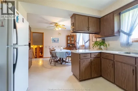 22 Pembroke Crescent Chatham ON N7L 2J4