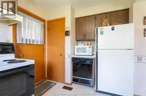 22 Pembroke Crescent Chatham ON N7L 2J4