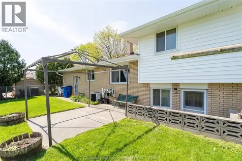 22 Pembroke Crescent Chatham ON N7L 2J4