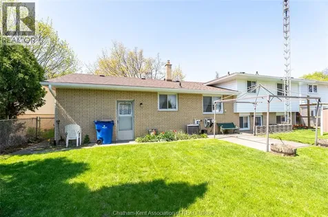 22 Pembroke Crescent Chatham ON N7L 2J4