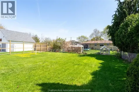 22 Pembroke Crescent Chatham ON N7L 2J4