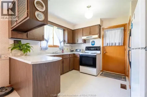 22 Pembroke Crescent Chatham ON N7L 2J4
