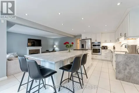 3 Nakota Way Ottawa ON K2J 4E9