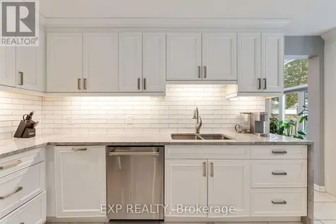 3 Nakota Way Ottawa ON K2J 4E9