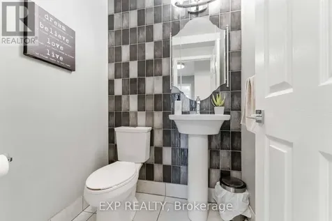 3 Nakota Way Ottawa ON K2J 4E9