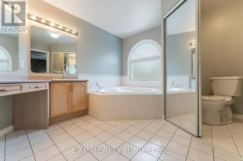 3 Nakota Way Ottawa ON K2J 4E9