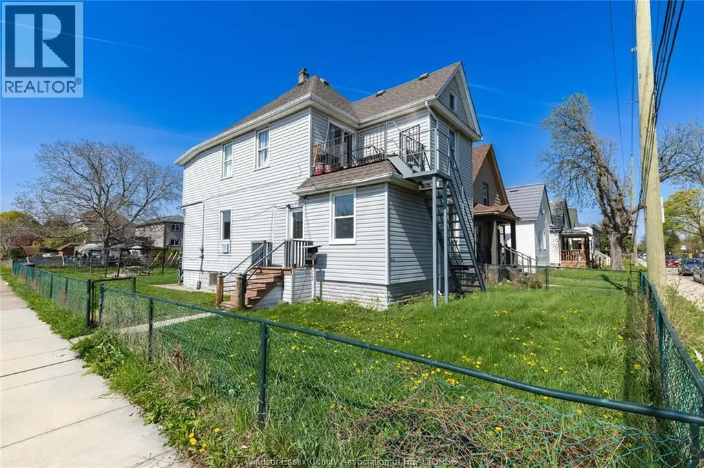 1104 Cataraqui Windsor ON N9A 3R1