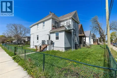 1104 Cataraqui Windsor ON N9A 3R1