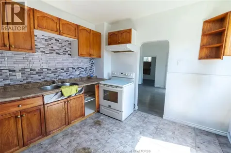 1104 Cataraqui Windsor ON N9A 3R1
