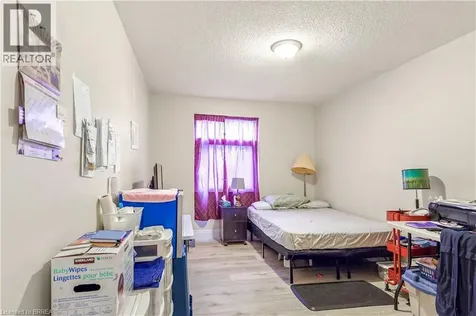 9 Bonheur Court Brantford ON N3P 1Z5