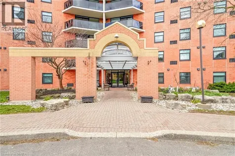 9 Bonheur Court Brantford ON N3P 1Z5