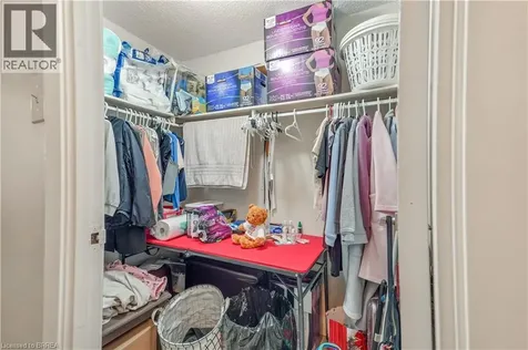 9 Bonheur Court Brantford ON N3P 1Z5