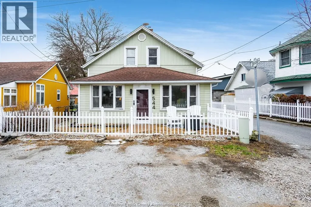 544 1st Boulevard Kingsville ON N9Y 3V8