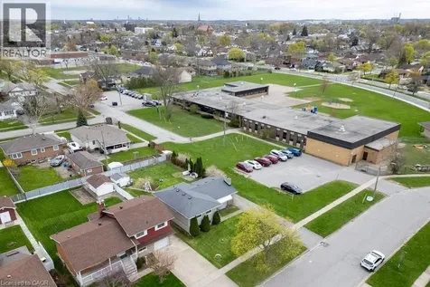 20 St. Charles Drive Thorold ON L2V 2W4