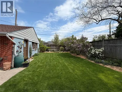 858 Laporte Windsor ON N8S 3R4