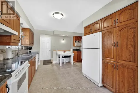 674 Hamilton Crescent Cornwall ON K6H 7B5
