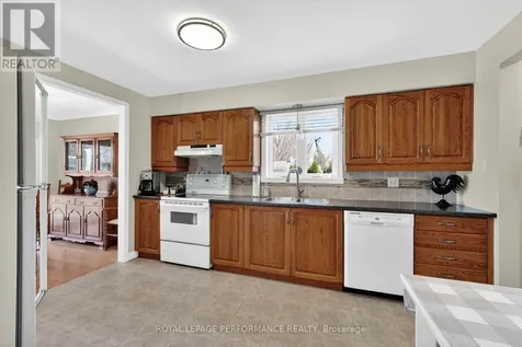 674 Hamilton Crescent Cornwall ON K6H 7B5