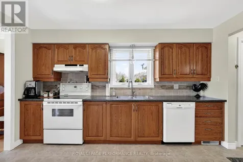 674 Hamilton Crescent Cornwall ON K6H 7B5