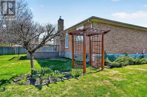 674 Hamilton Crescent Cornwall ON K6H 7B5