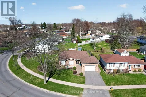 674 Hamilton Crescent Cornwall ON K6H 7B5