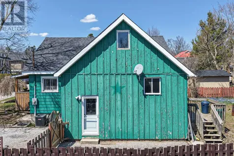 76 Mckenzie Street Orillia ON L3V 6A7