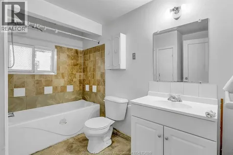 3376 Byng Windsor ON N8W 3H4