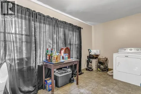 3376 Byng Windsor ON N8W 3H4