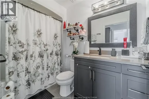 3817 Howard Avenue Windsor ON N9E 0B5