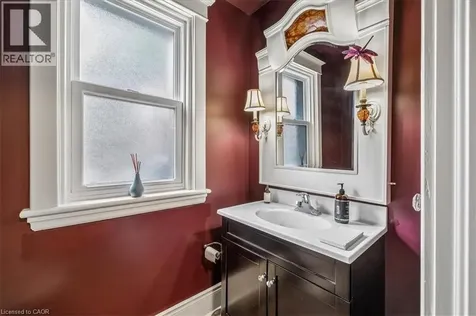 40 Stanley Avenue Hamilton ON L8P 2L1