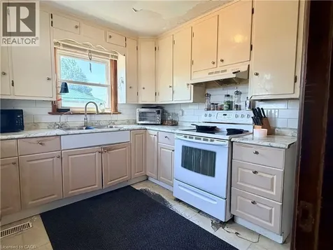23 Erie Avenue South Fisherville ON N0A 1G0
