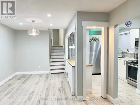 156 Mooregate Crescent Kitchener ON N2M 2G1