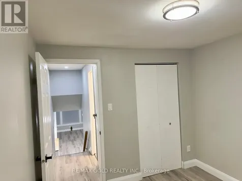 156 Mooregate Crescent Kitchener ON N2M 2G1