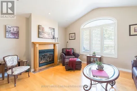 5 Blake Court Wasaga Beach ON L9Z 1R8