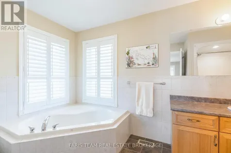 5 Blake Court Wasaga Beach ON L9Z 1R8