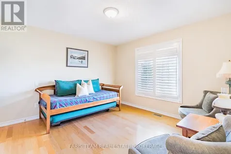 5 Blake Court Wasaga Beach ON L9Z 1R8