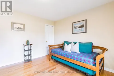 5 Blake Court Wasaga Beach ON L9Z 1R8