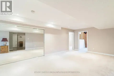 5 Blake Court Wasaga Beach ON L9Z 1R8