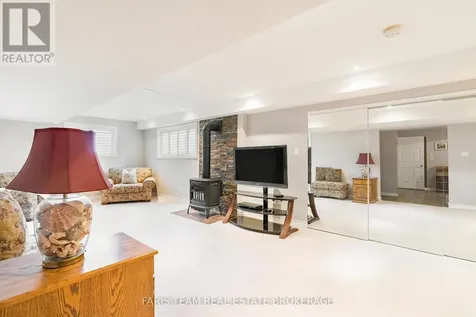 5 Blake Court Wasaga Beach ON L9Z 1R8