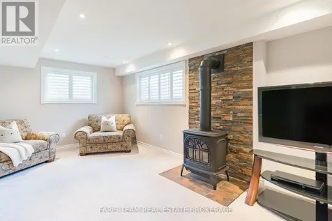 5 Blake Court Wasaga Beach ON L9Z 1R8