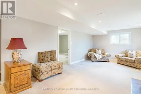 5 Blake Court Wasaga Beach ON L9Z 1R8
