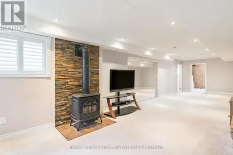 5 Blake Court Wasaga Beach ON L9Z 1R8