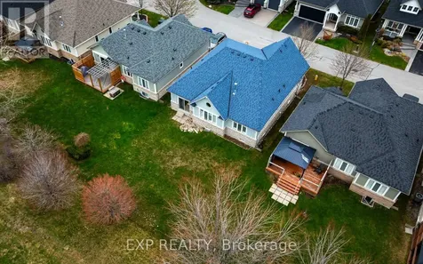 8 Clubhouse Drive Collingwood ON L9Y 4Z6